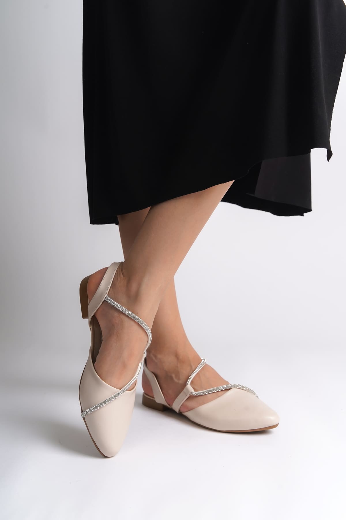 CLZ948  Lastikli Ortopedik Rahat Taban Taş Detaylı Kadın Babet Ayakkabı KT Krem