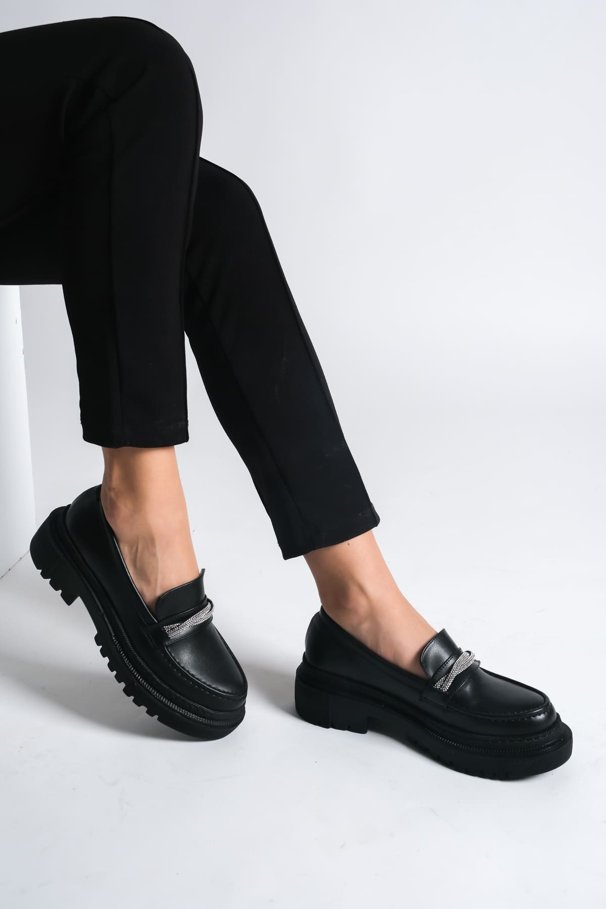 CLZ948  Bağcıksız Ortopedik Taban Taş Detaylı Oxford Loafer Makosen Kadın Ayakkabı ST Siyah