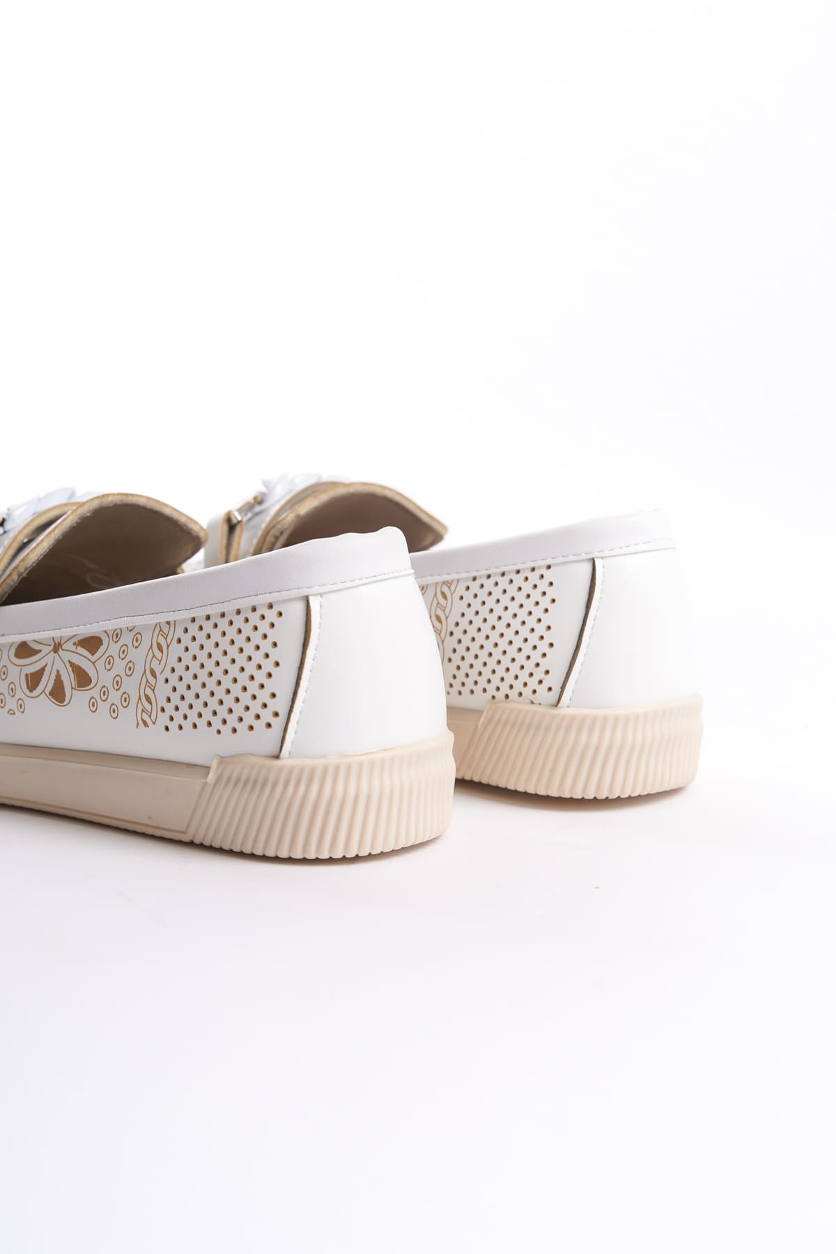 CLZ948  Bağcıksız Ortopedik Rahat Taban Çiçek Desenli Babet Ayakkabı KT Beyaz