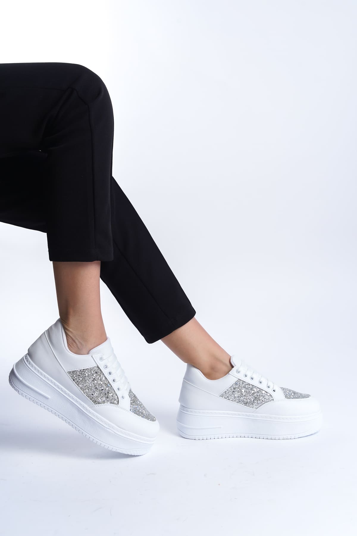 CLZ948  Bağcıklı Ortopedik Taban Simli Kadın Sneaker Ayakkabı BT Beyaz