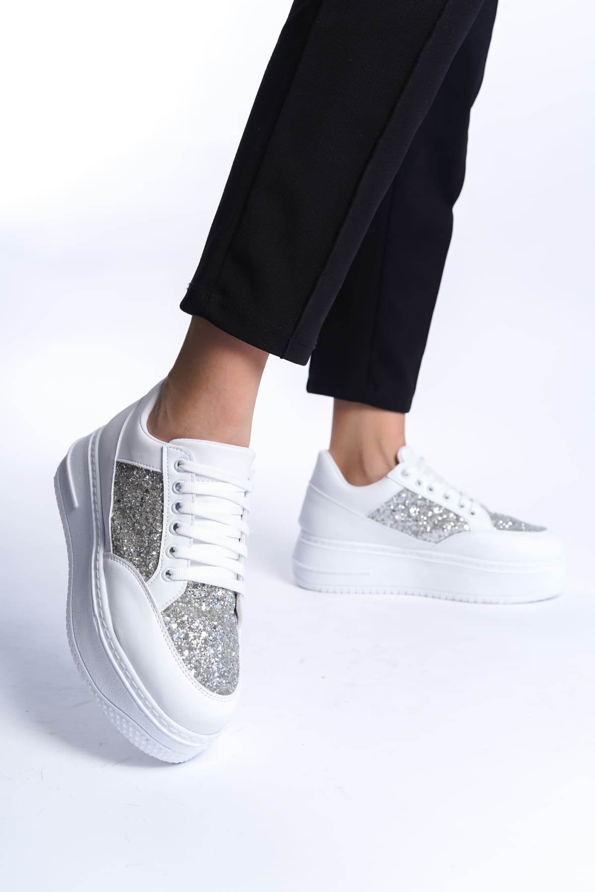 CLZ948  Bağcıklı Ortopedik Taban Simli Kadın Sneaker Ayakkabı BT Beyaz