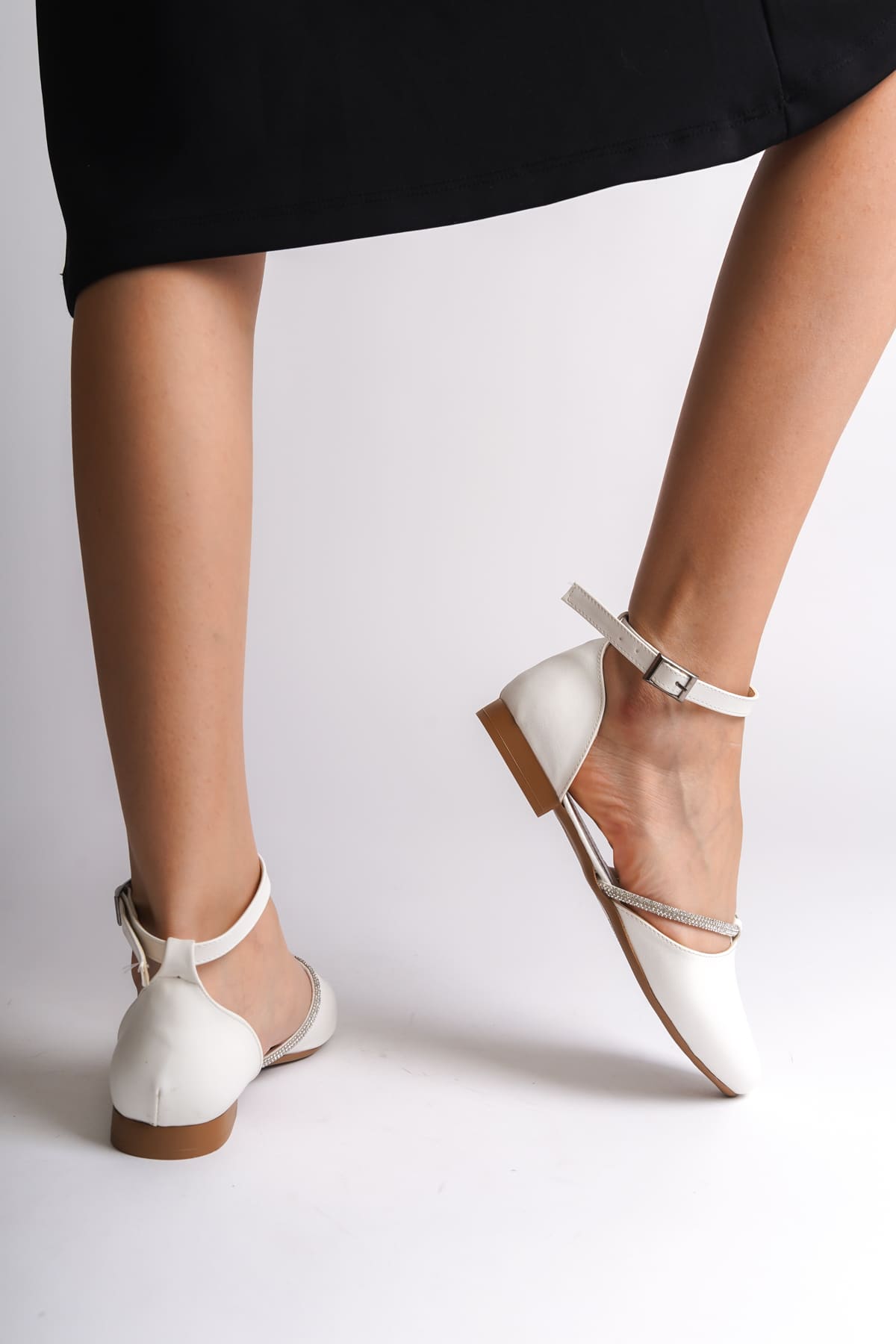 CLZ948  Tokalı Ortopedik Rahat Taban Taş Detaylı Kadın Babet Ayakkabı KT Beyaz