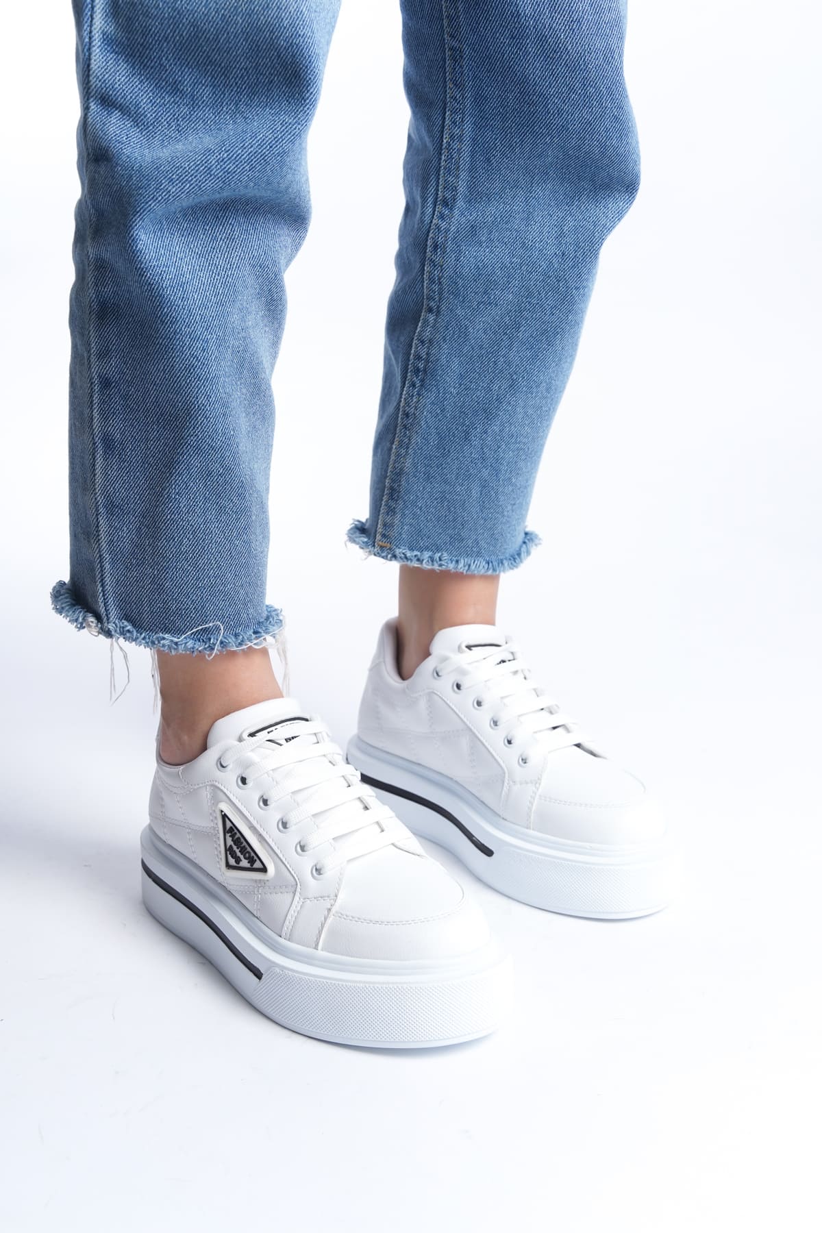 CLZ948  Bağcıklı Ortopedik Taban Desenli Kadın Sneaker Ayakkabı BT Beyaz