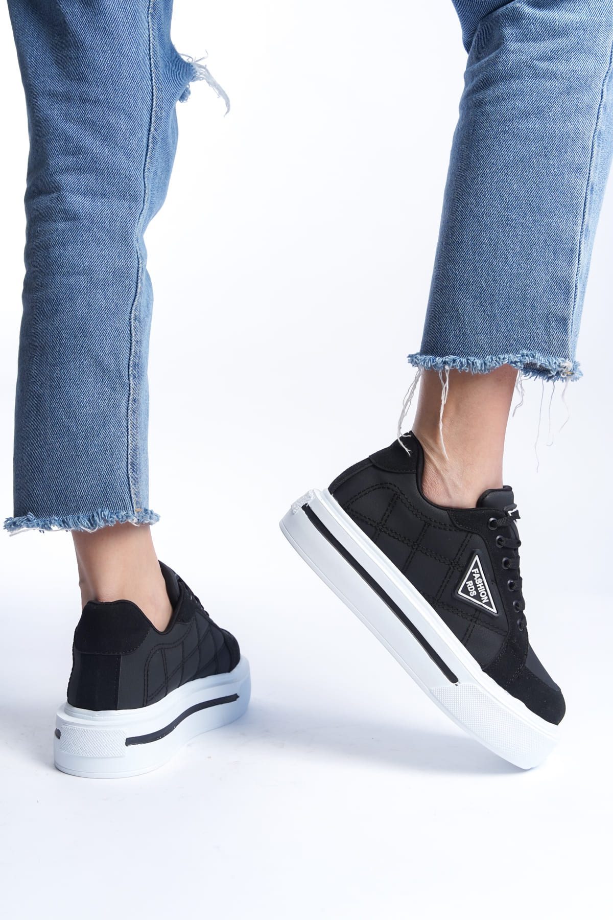 CLZ948  Bağcıklı Ortopedik Taban Desenli Kadın Sneaker Ayakkabı BT Siyah