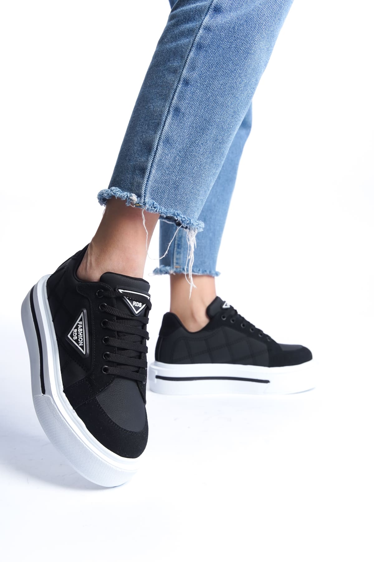 CLZ948  Bağcıklı Ortopedik Taban Desenli Kadın Sneaker Ayakkabı BT Siyah
