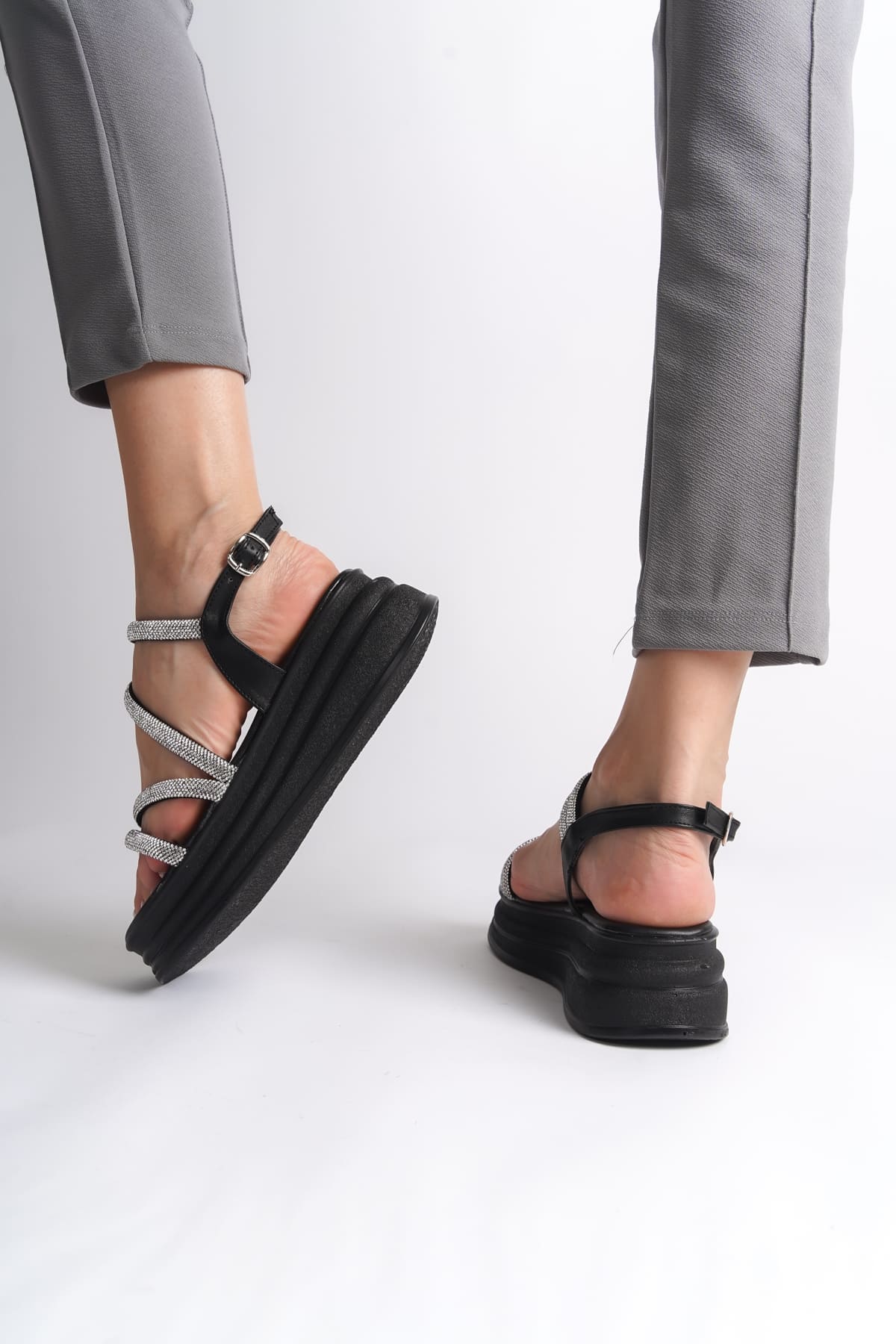 CLZ948  İnce Tokalı Taşlı Şeritli Ortopedik Taban Kadın Sandalet ST Siyah