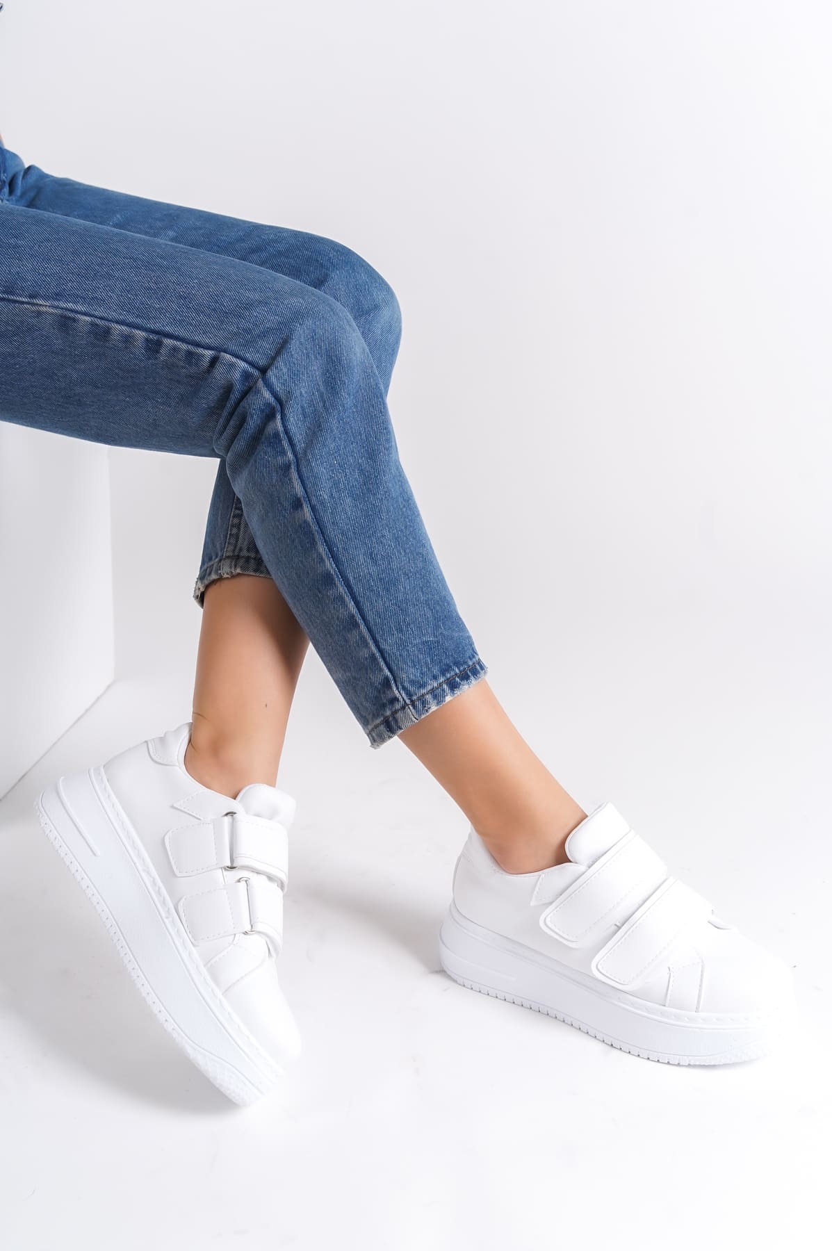 CLZ948  Bağcıksız Cırt Cırtlı Ortopedik Taban Kadın Sneaker Ayakkabı BT Beyaz