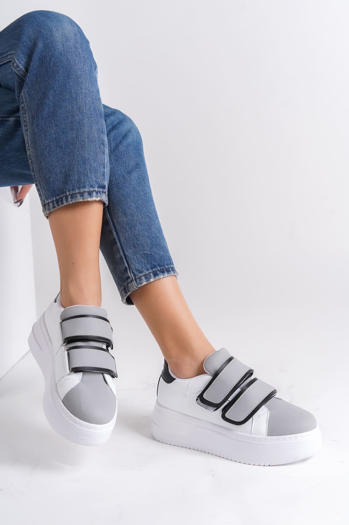 CLZ948  Bağcıksız Cırt Cırtlı Ortopedik Taban Kadın Sneaker Ayakkabı BT Beyaz/Gri
