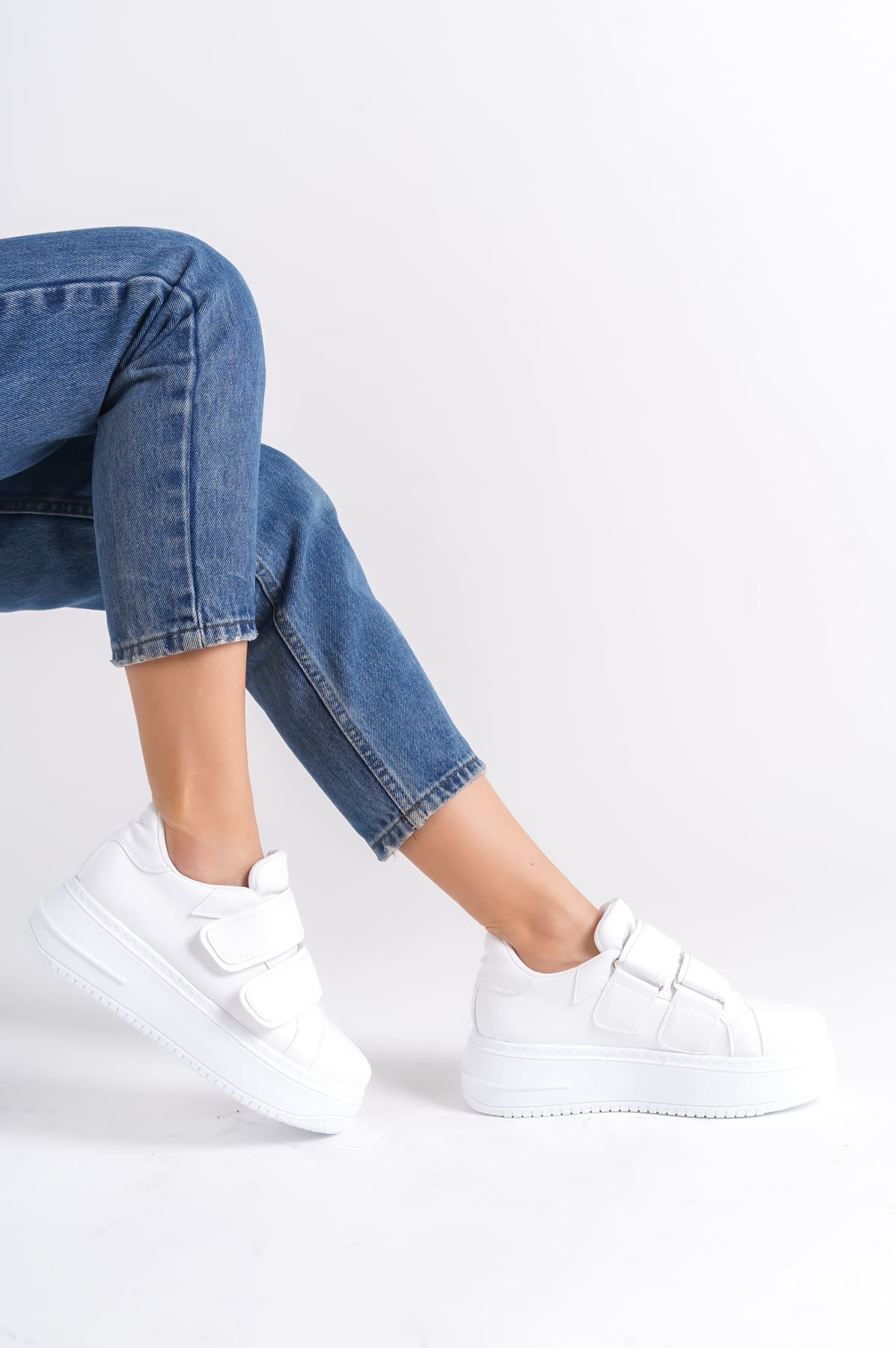 CLZ948  Bağcıksız Cırt Cırtlı Ortopedik Taban Kadın Sneaker Ayakkabı BT Beyaz