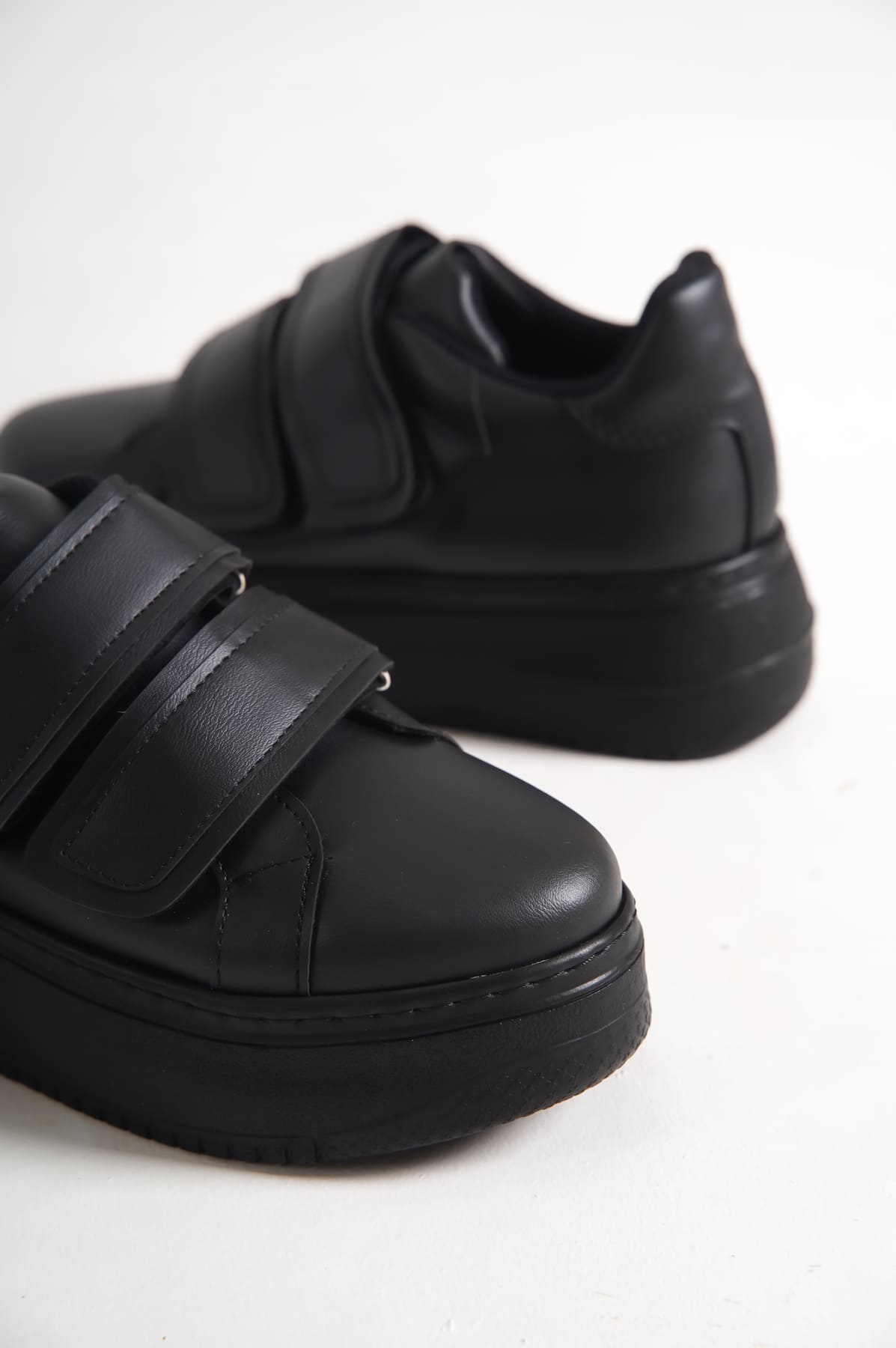 CLZ948  Bağcıksız Cırt Cırtlı Ortopedik Taban Kadın Sneaker Ayakkabı ST Siyah