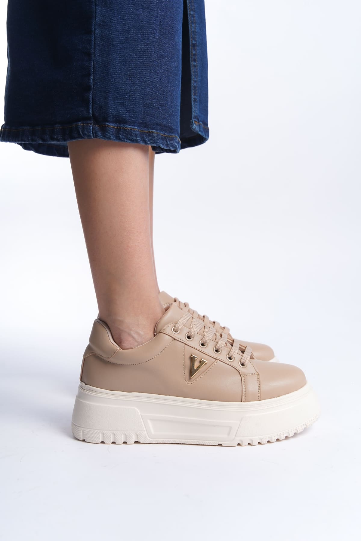 VELLA Bağcıklı Ortopedik Taban V Detaylı Kadın Sneaker Ayakkabı  Ten