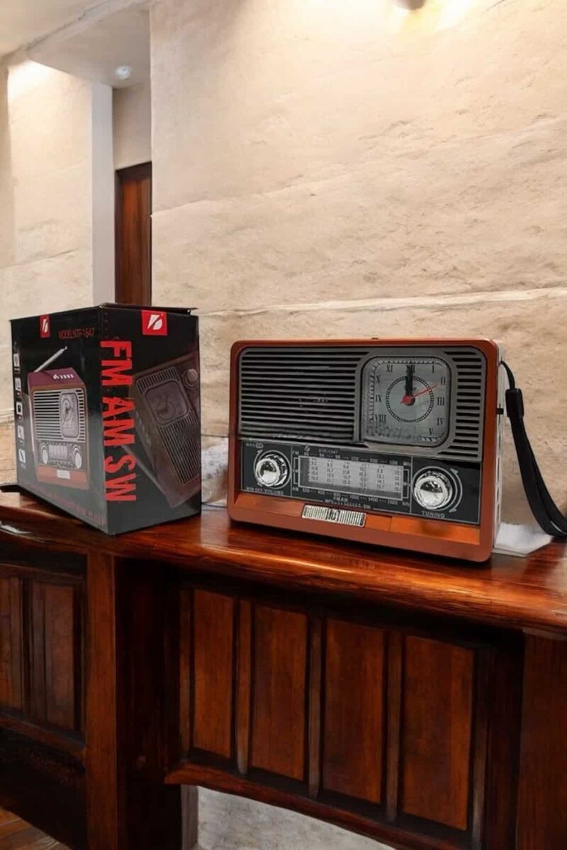 Nostaljik Görünümlü USB Girişli Bluetooth Bağlantılı Radyo Nostaljik Görünümlü USB Girişli Bluetooth Bağlantılı Radyo