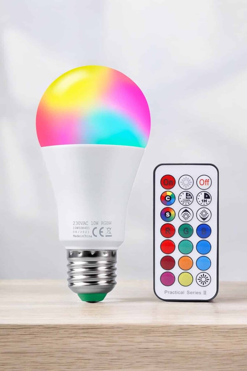 Renk Değiştirebilen RGB Işıklı Led Ampul A+Enerji 15 Watt Led Işık Renk Değiştirebilen RGB Işıklı Led Ampul A+Enerji 15 Watt Led Işık