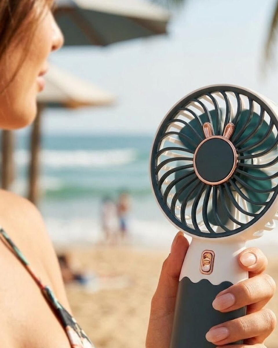 Sessiz Çalışan Güçlü Serinletici Mini Masa Fanı Sessiz Çalışan Güçlü Serinletici Mini Masa Fanı