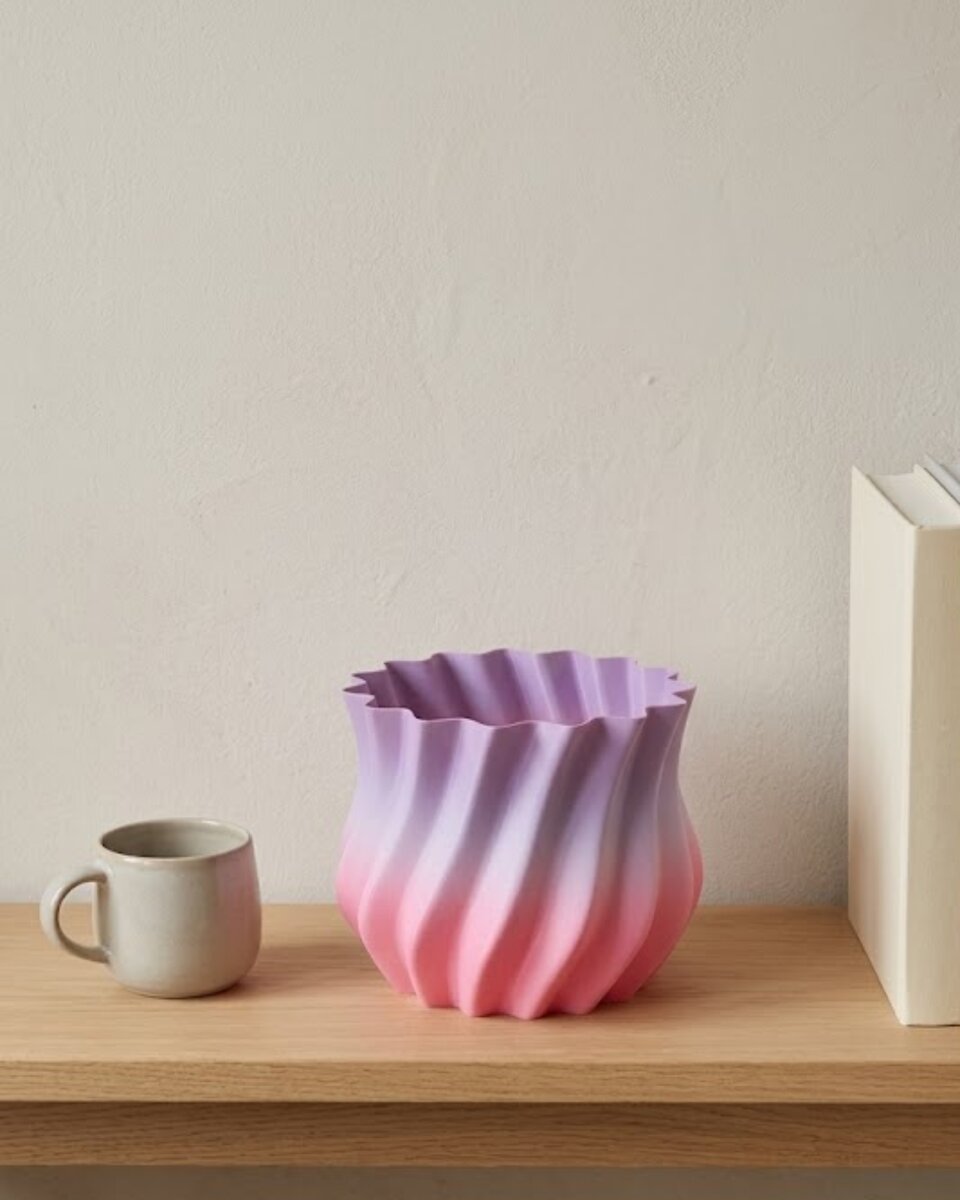 Pembe Lila Degrade Kıvrımlı 3D Vazo Estetik Ev Ofis Dekoru Pembe Lila Degrade Kıvrımlı 3D Vazo Estetik Ev Ofis Dekoru