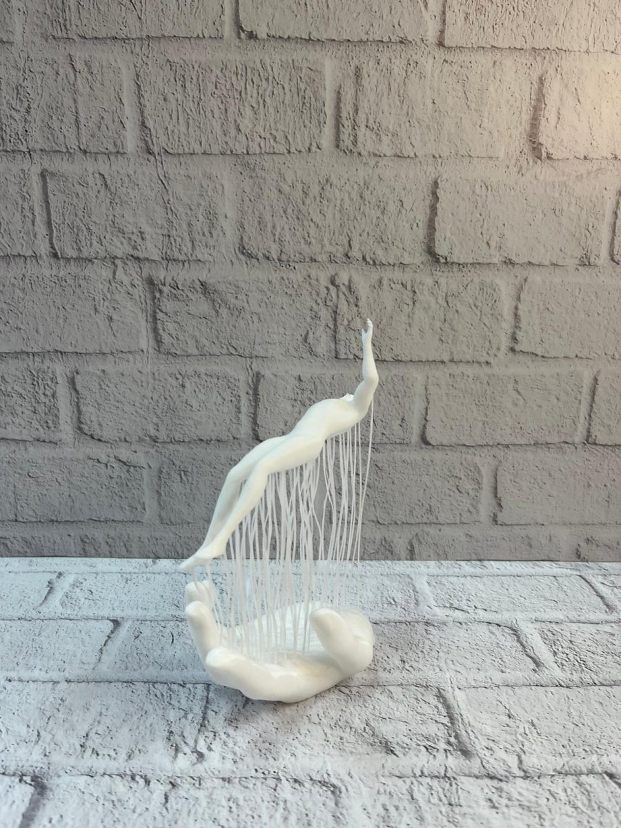 3D El Üzerinde İnsan Figürü Beyaz Minimal Masa Üstü Dekor