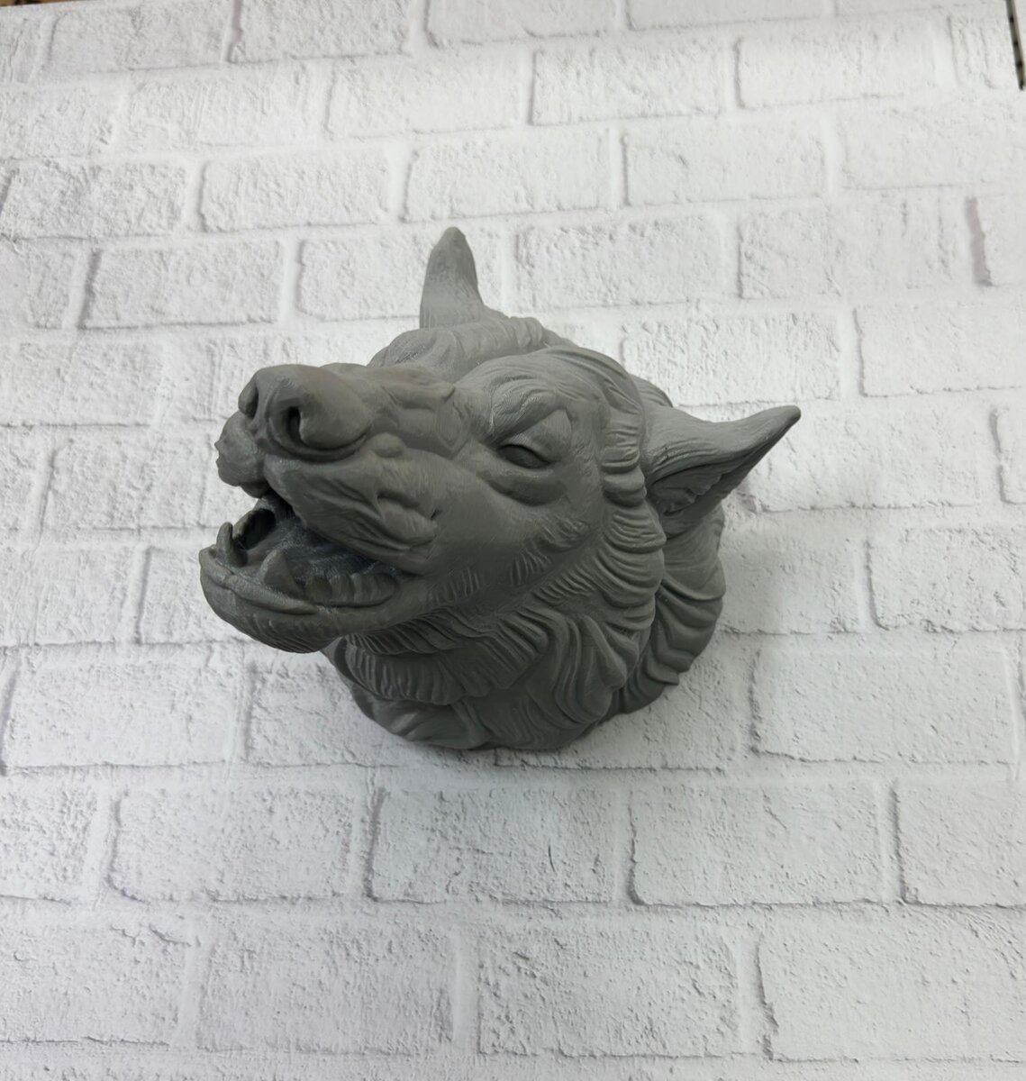 Gri Kurt Duvar Biblosu Güçlü Detaylı Dekoratif Tasarım 25x19 cm Gri Kurt Duvar Biblosu Güçlü Detaylı Dekoratif Tasarım 25x19 cm