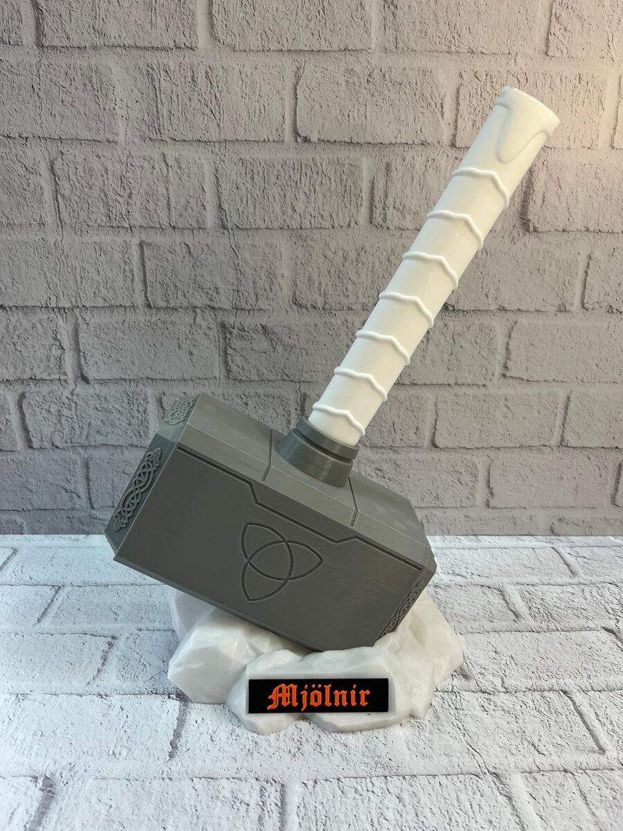 Thor’un Çekici Dekoratif Süs Güçlü ve İkonik Tasarım 20x34 cm Thor’un Çekici Dekoratif Süs Güçlü ve İkonik Tasarım 20x34 cm