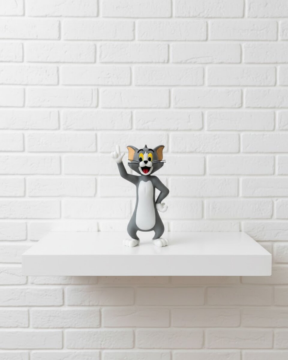 Tom Biblo 22 cm Hediyelik Dekoratif Obje Ev Ofis Süs Eşyası Tom Biblo 22 cm Hediyelik Dekoratif Obje Ev Ofis Süs Eşyası