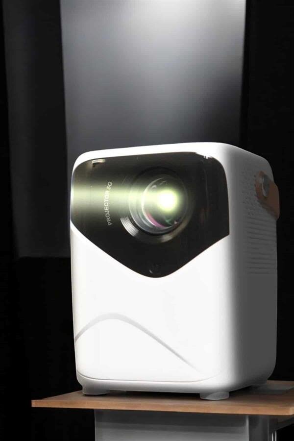 Taşınabilir Android Projeksiyon Wifi Destekli 4K Multimedia Tabanlı Ev Ve Ofis Tipi Taşınabilir Android Projeksiyon Wifi Destekli 4K Multimedia Tabanlı Ev Ve Ofis Tipi