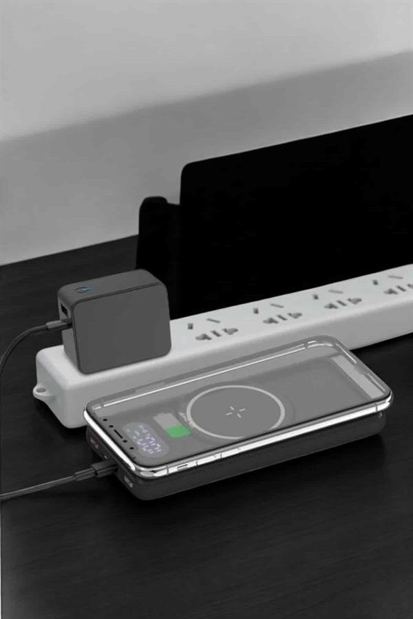 Powerbank Taşınabilir 10.000 Mah Hızlı Şarj Dijital Göstergeli Powerbank Taşınabilir 10.000 Mah Hızlı Şarj Dijital Göstergeli