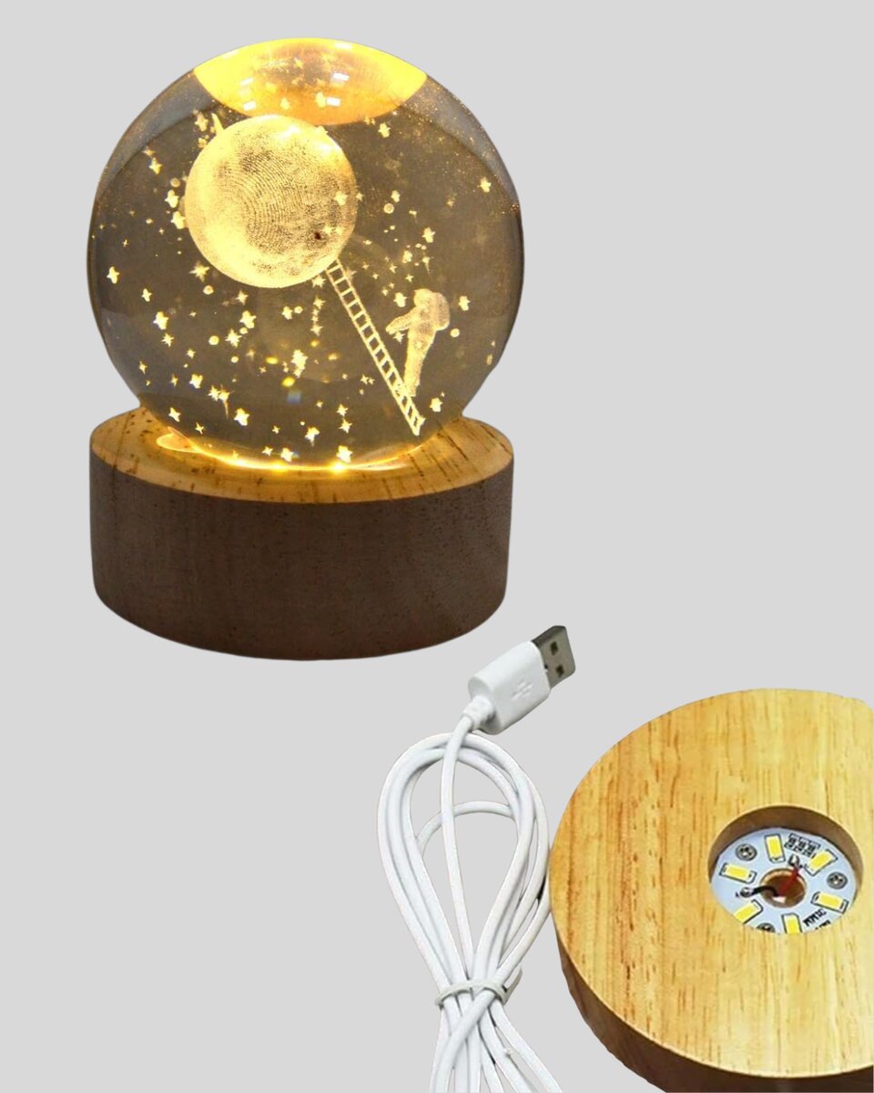 USB’li 3D Astronot Kristal Küre – Modern Uzay Temalı Gece Lambası USB’li 3D Astronot Kristal Küre – Modern Uzay Temalı Gece Lambası