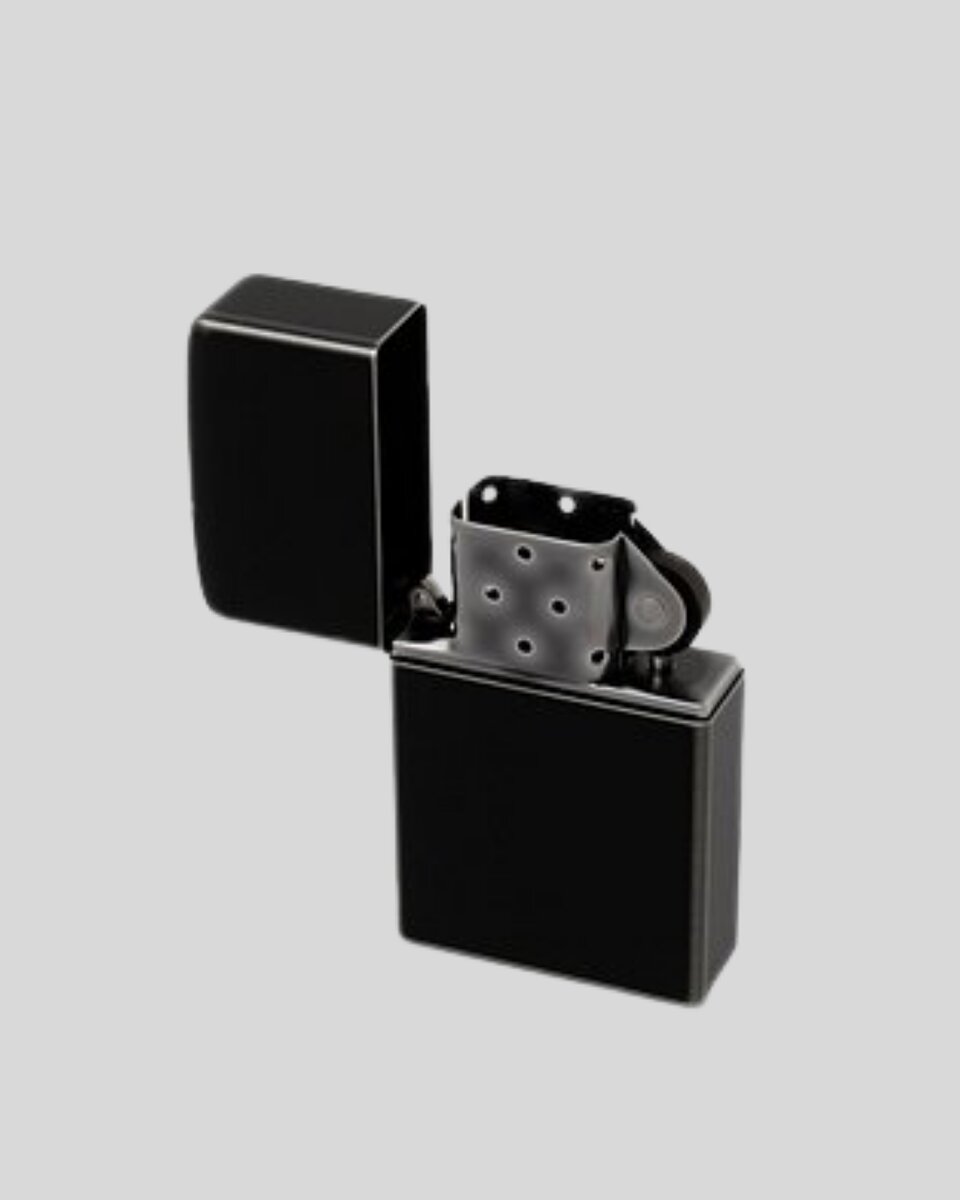 Ergonomik Metal Çakmak Mat Kaplamalı ve Şık Tasarımlı Aksesuar Ergonomik Metal Çakmak Mat Kaplamalı ve Şık Tasarımlı Aksesuar