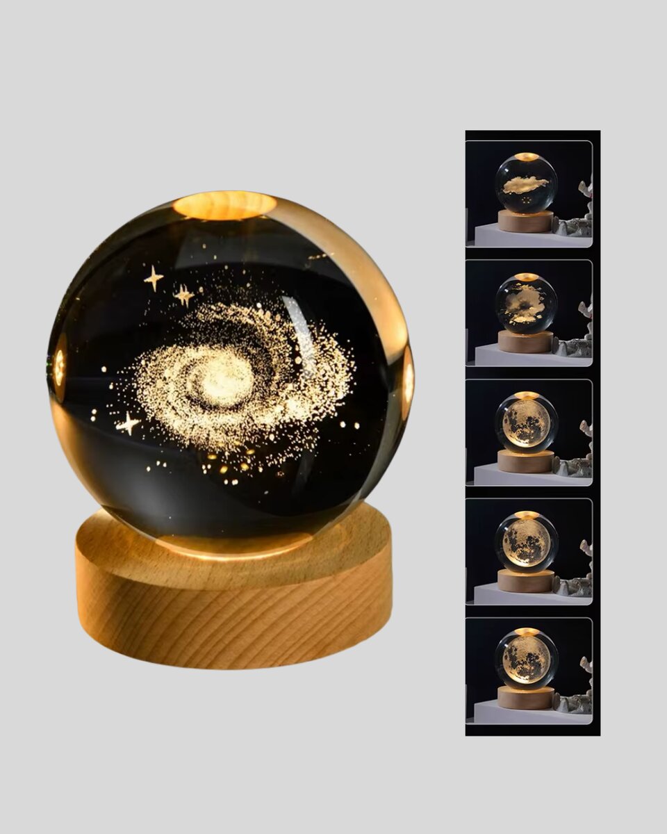 Samanyolu Desenli Kristal Küre Ahşap Standlı Gün Işığı LED Masa Lambası Samanyolu Desenli Kristal Küre Ahşap Standlı Gün Işığı LED Masa Lambası