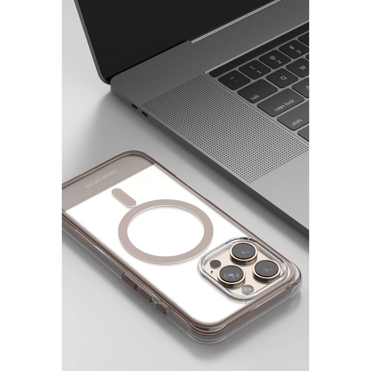 Onegif Apple İphone 16 Pro Max Hulk Magsafe Kapak - Siyah