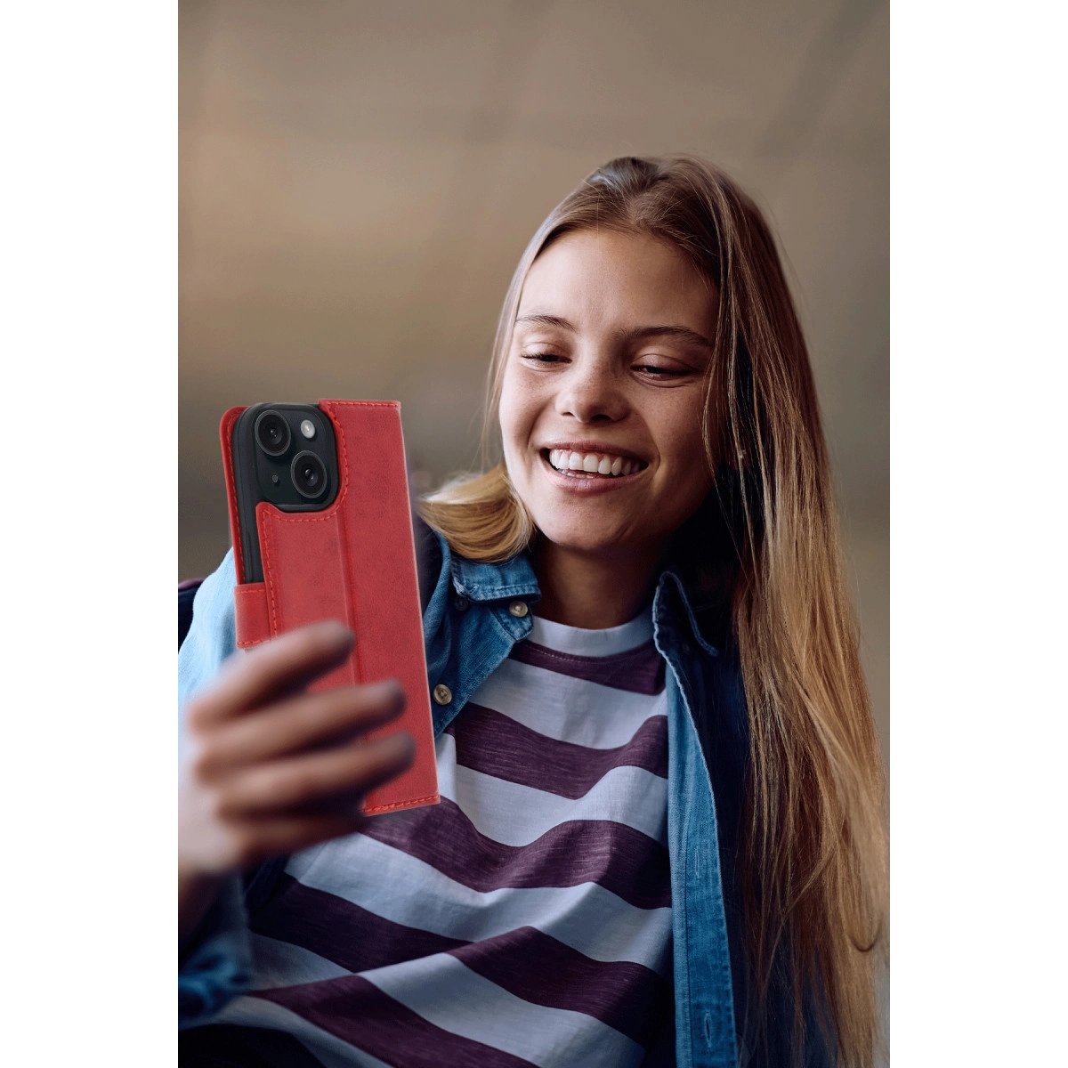 Apple İphone 15 Trend S Plus Kapaklı Kılıf - Kırmızı Apple İphone 15 Trend S Plus Kapaklı Kılıf - Kırmızı
