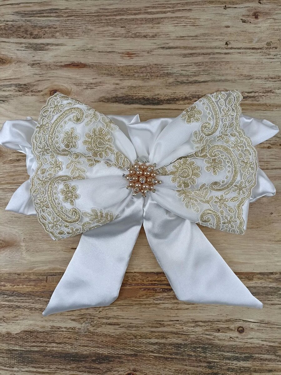 Sahra Taç Nakışlı İnci Ve Dantel Fiyonklu Çift Dantel Duvaklı Trilüks Kundak Bebek Battaniyesi Gold Sahra Taç Nakışlı İnci Ve Dantel Fiyonklu Çift Dantel Duvaklı Trilüks Kundak Bebek Battaniyesi Gold