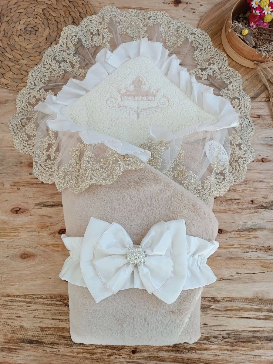 Yenidoğan Wool Yün Kumaş Taç Nakışlı Güpür Duvaklı Fiyonk Prizma Taş Unisex Kundak Bebek Battaniyesi Bej Yenidoğan Wool Yün Kumaş Taç Nakışlı Güpür Duvaklı Fiyonk Prizma Taş Unisex Kundak Bebek Battaniyesi Bej