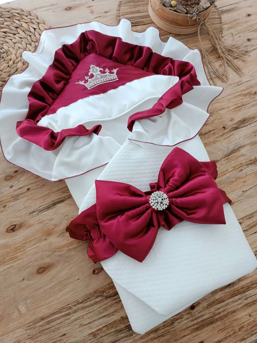 Yenidoğan Mehtap Lüks Kelebek Taç Nakışlı Bebek Battaniyesi Kundak Bordo Yenidoğan Mehtap Lüks Kelebek Taç Nakışlı Bebek Battaniyesi Kundak Bordo