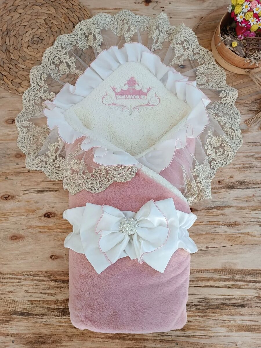 Yenidoğan Wool Yün Kumaş Taç Nakışlı Güpür Duvaklı Fiyonk Prizma Taş Unisex Kundak Bebek Battaniyesi Pembe Yenidoğan Wool Yün Kumaş Taç Nakışlı Güpür Duvaklı Fiyonk Prizma Taş Unisex Kundak Bebek Battaniyesi Pembe