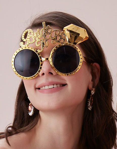 Altın Renk Bride To Be Yazılı Gelin Gözlüğü 15x10 cm (CLZ)