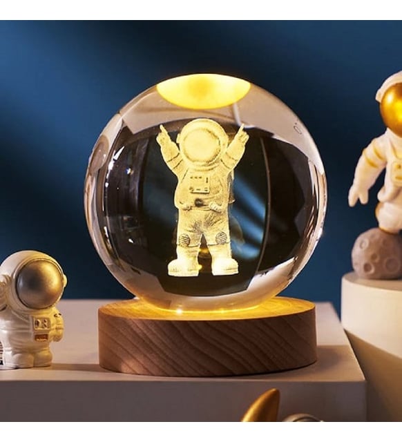 Astronot Tasarımlı Işıklı Cam Küre Kod 52