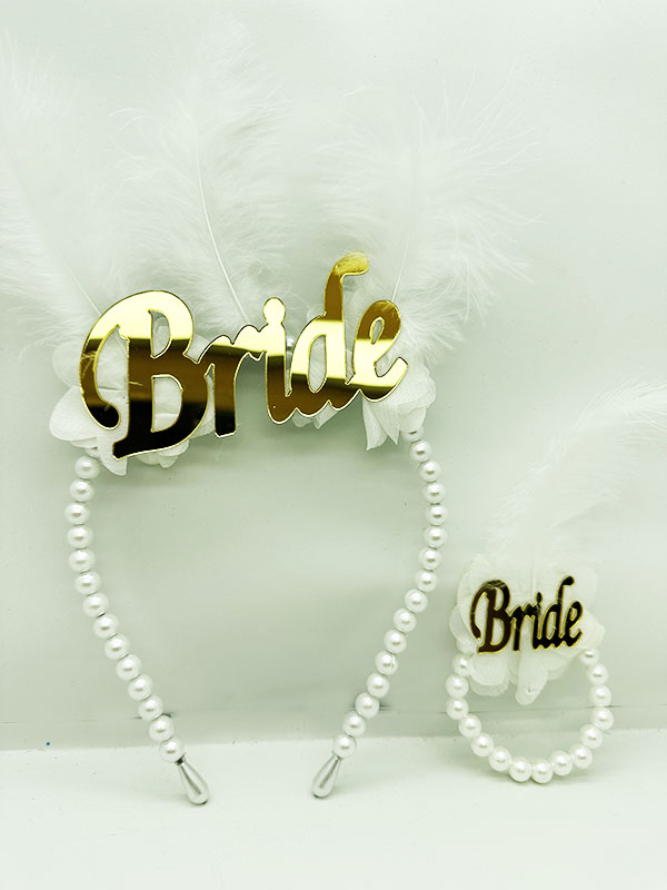 Beyaz İncili Gerçek Otriş Tüylü Pleksili Bride Yazılı Gelin Tacı ve Bride Yazılı Gelin Bilekliği Altın Renk  (CLZ)