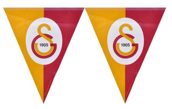 Galatasaray Temalı Üçgen Bayrak Flama Süsleme 3.2 Metre (CLZ)