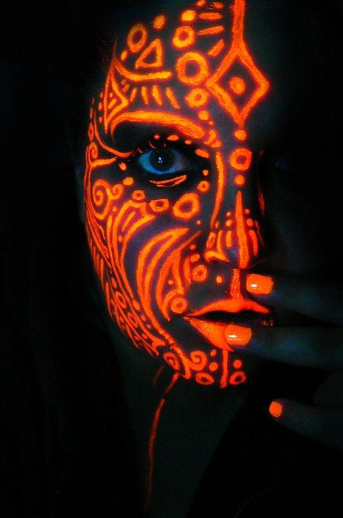 Karanlıkta Parlayan Fosforlu Neonlu Glow Parti Yüz Boyası Vücut Kremi Turuncu Renk (CLZ)