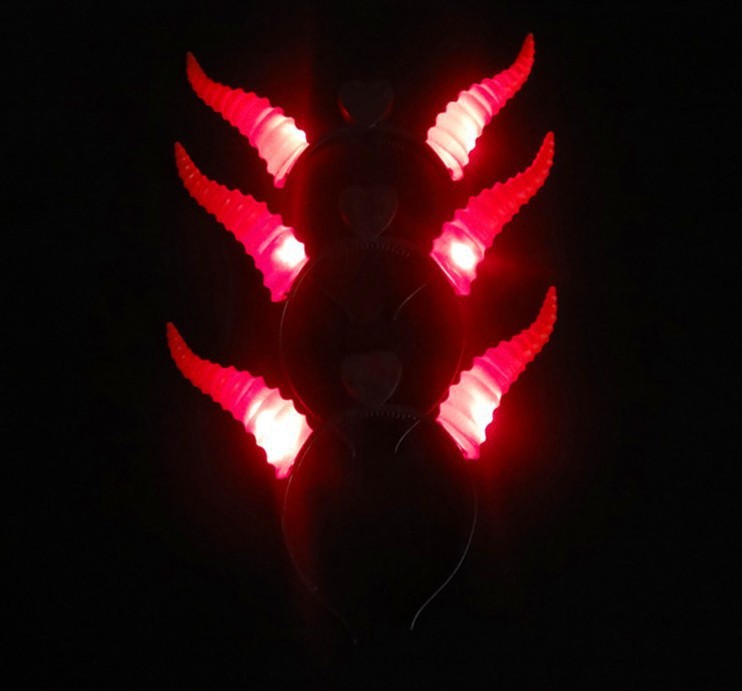Kırmızı Renk Led Işıklı Kıvrımlı Boynuz Taç 27x18 cm (CLZ)