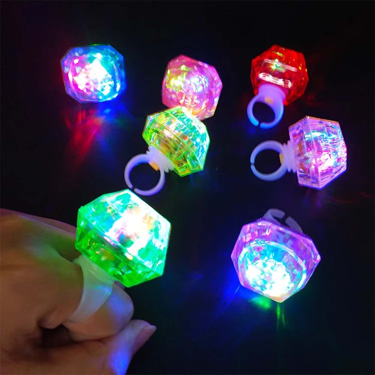 Kristal Tasarımlı Led Glow Işıklı 3 Modlu Pembe Yüzük 3.5 x 5 cm