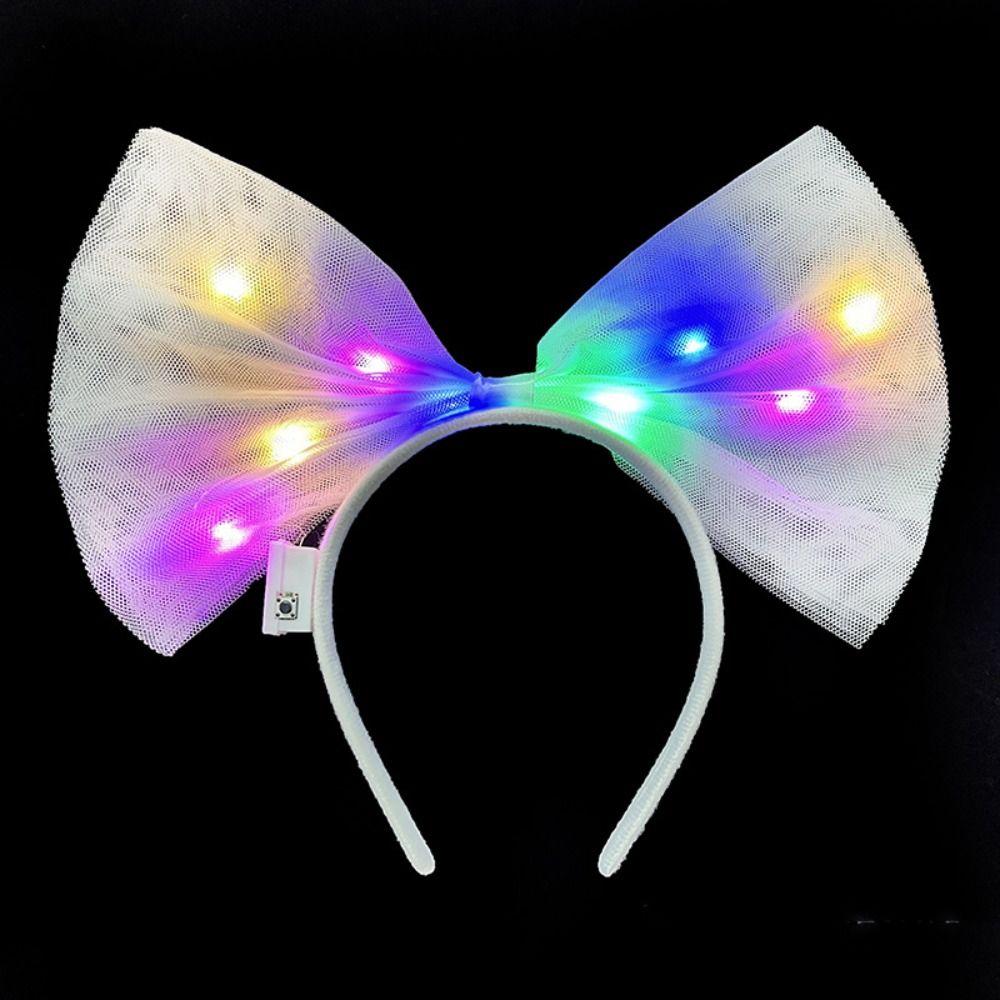 Rengarenk Led Işıklı Fiyonk Şekilli Tül Parti Tacı Beyaz Renk 25x25 cm Rengarenk Led Işıklı Fiyonk Şekilli Tül Parti Tacı Beyaz Renk 25x25 cm