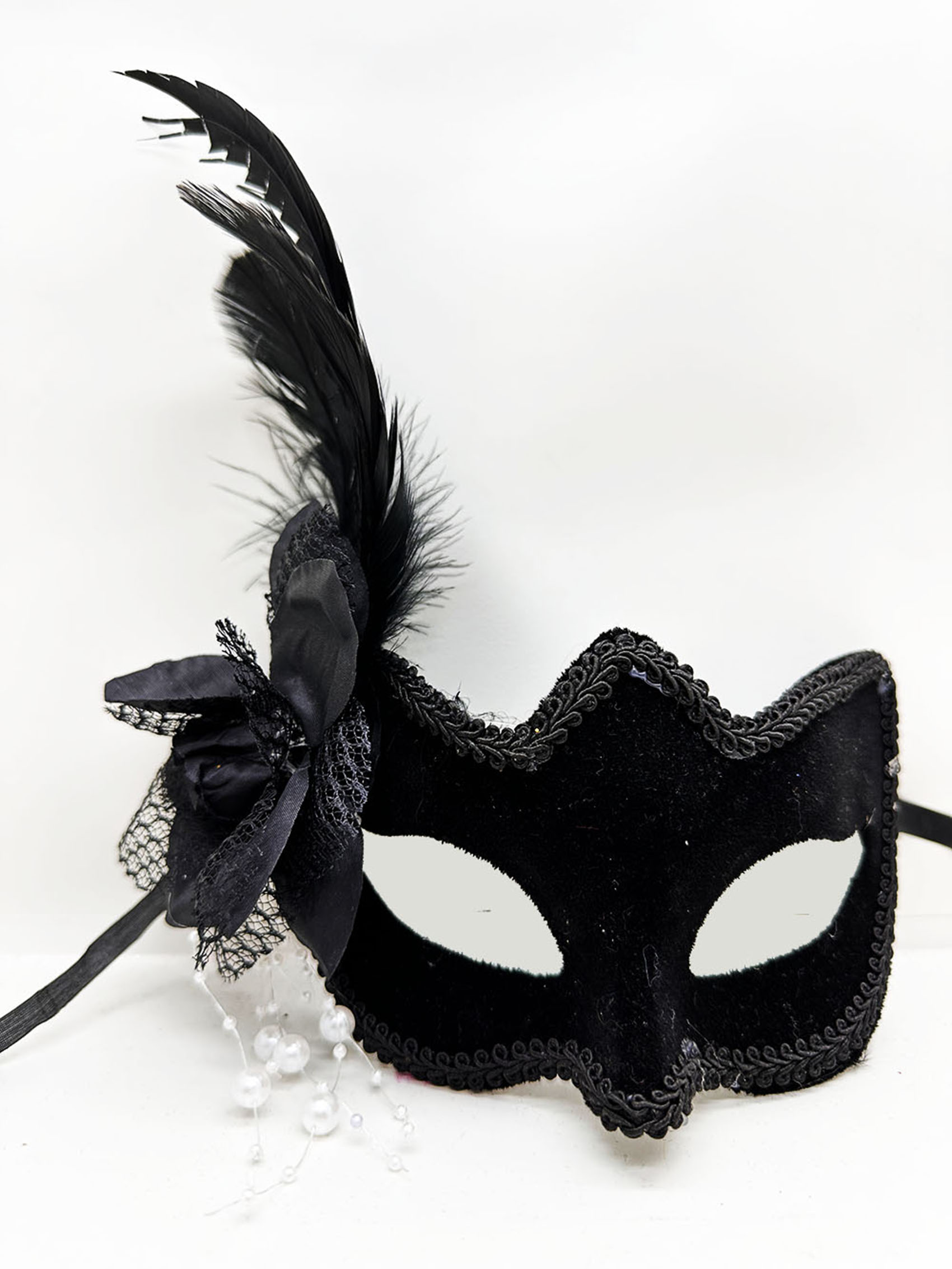 Siyah Renk Yandan Tüylü Beyaz İncili Süet Kaplama A Kalite Lüks Parti Maskesi 20x23 cm (CLZ)