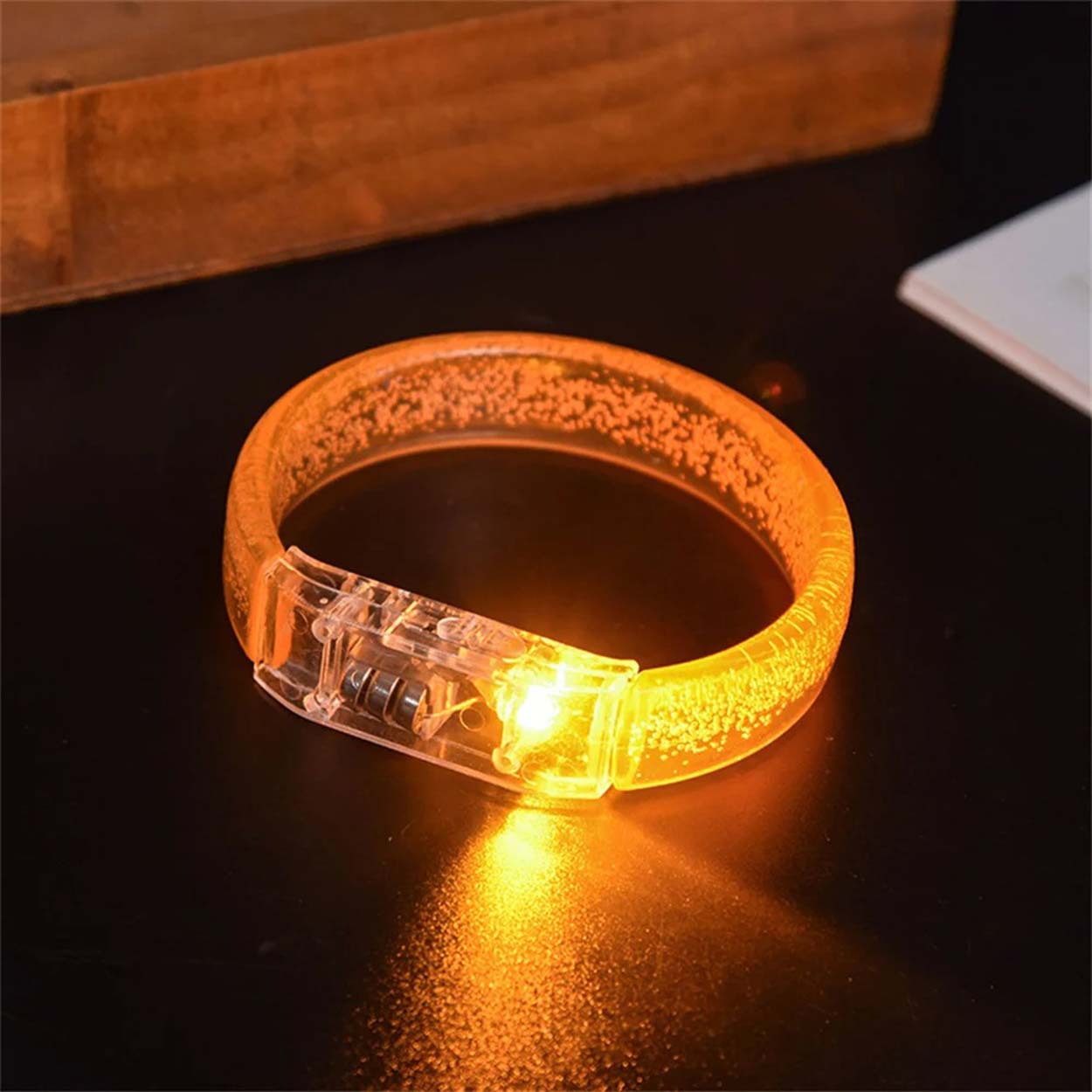 Turuncu Led Işıklı Baskı Yapılabilen Pilli Bileklik Bilezik 1,5 cm Genişlik Turuncu Led Işıklı Baskı Yapılabilen Pilli Bileklik Bilezik 1,5 cm Genişlik