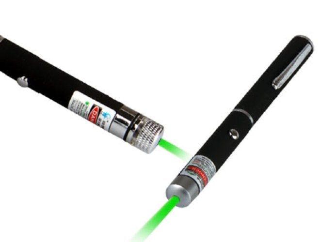 Yeşil Lazer Pointer 100 mW 15 Km Etkili (5 Başlıklı) Yeşil Lazer Pointer 100 mW 15 Km Etkili (5 Başlıklı)