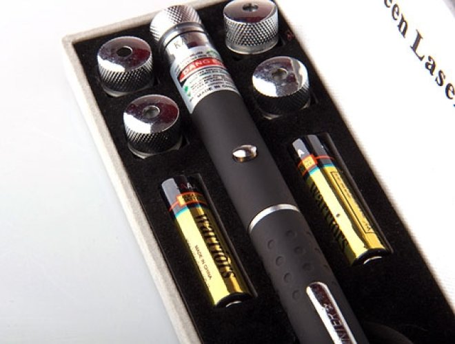 Yeşil Lazer Pointer 50 mW 15 Km Etkili (5 Başlıklı) Yeşil Lazer Pointer 50 mW 15 Km Etkili (5 Başlıklı)