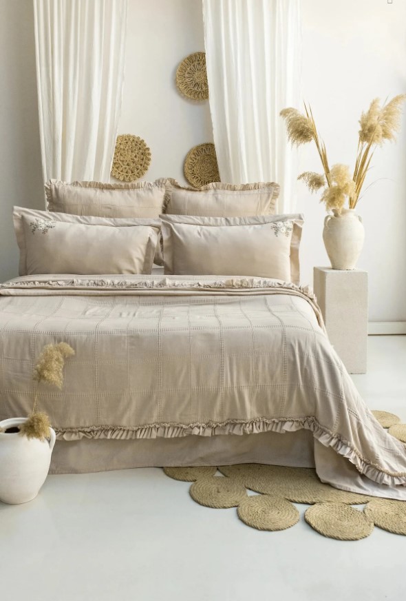 Şaheser Home Collection Fiorella Yatak Örtüsü Seti, Fırfır Detaylı %100 Pamuk Jakarlı Kumaş, El Nakışlı 6'lı Yatak Örtüsü