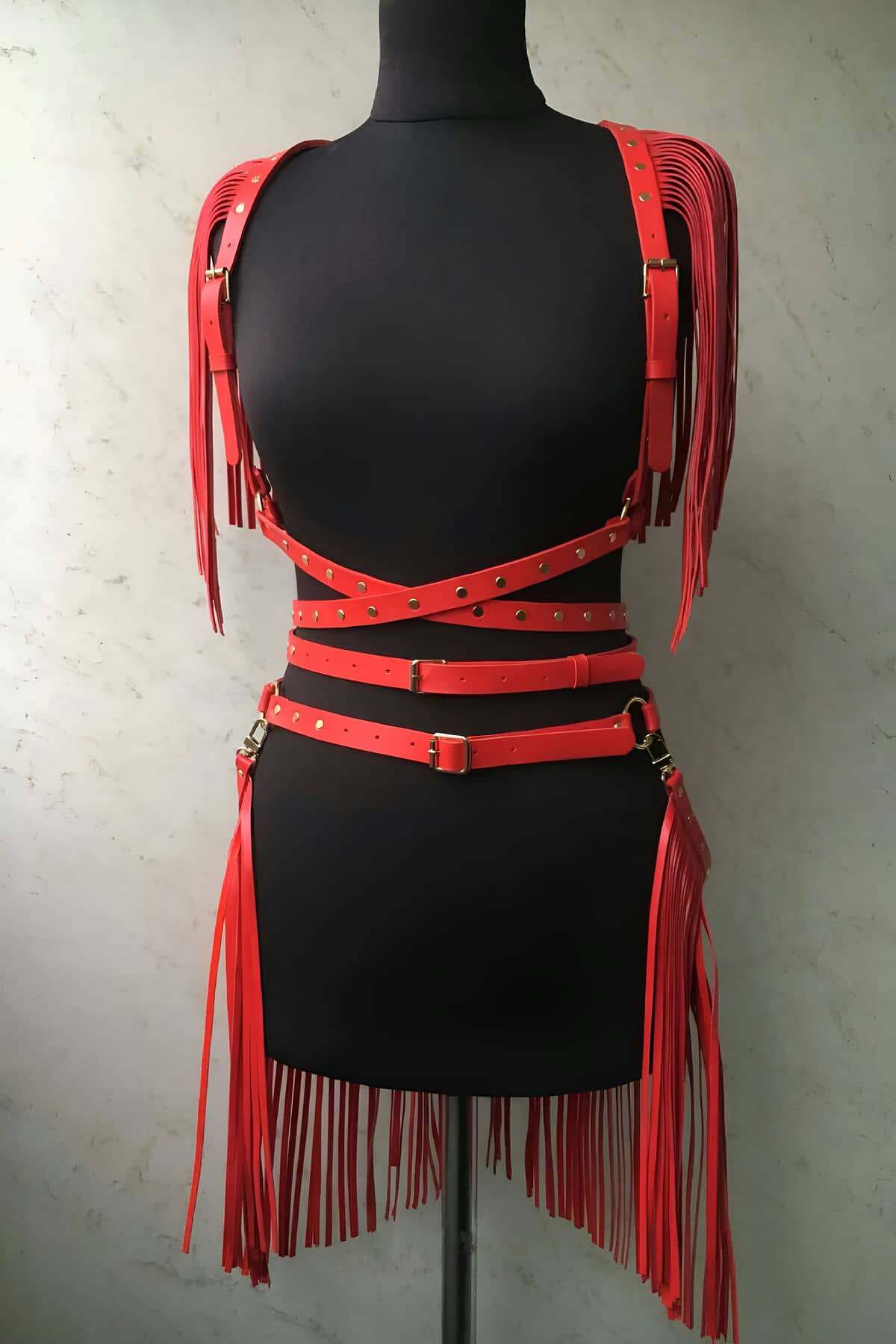 CLZ41 Püskül Detaylı Şık Kırmızı Deri EtekCeket Takım, Deri Etek ve Ceket Takım - Ürün Rengi:Siyah