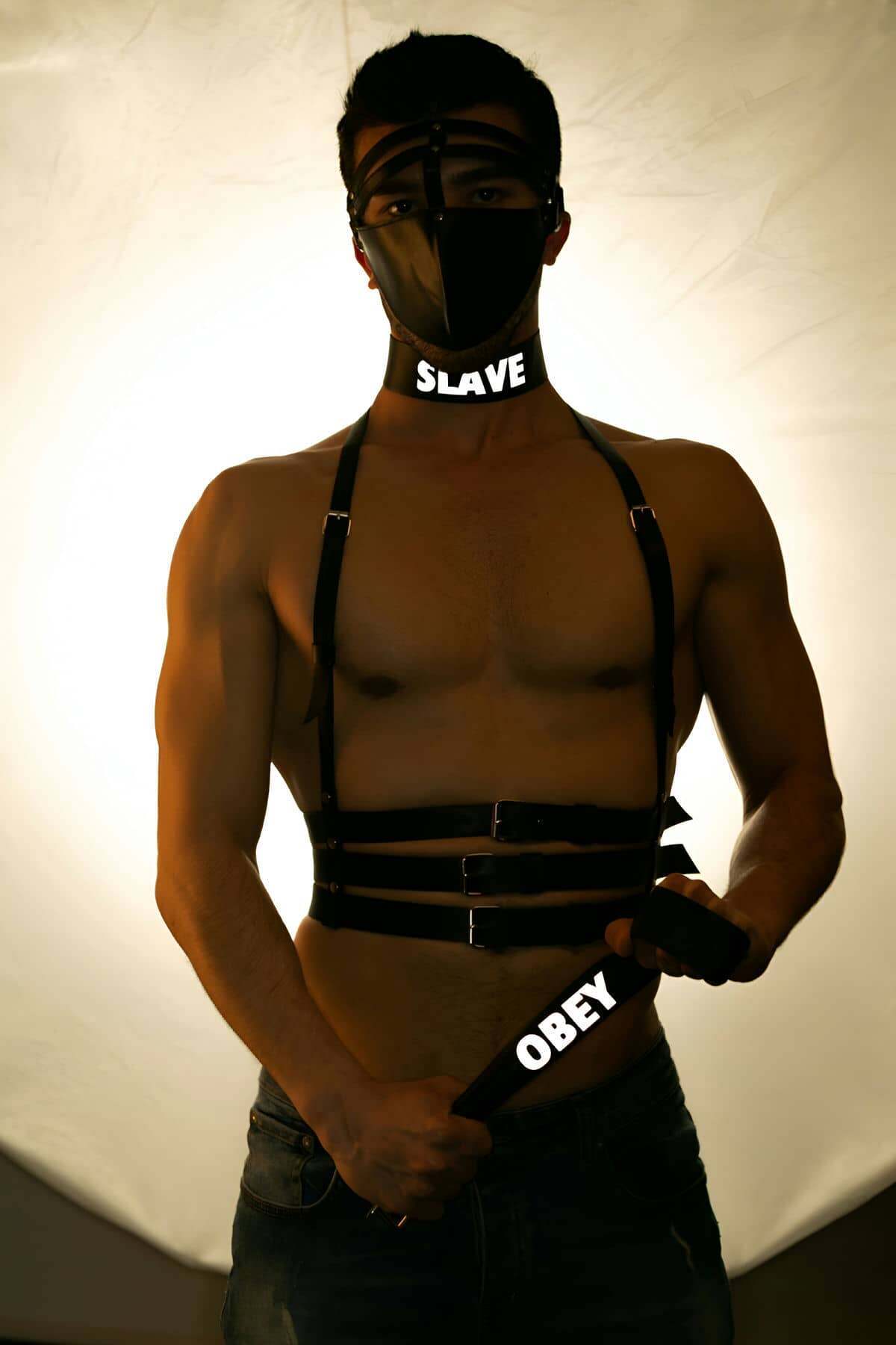 CLZ41 SLAVE ve OBEY Baskılı Reflektörlü Deri Choker - Ürün Rengi:Siyah